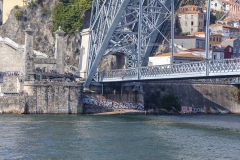 immer schon von der Brücke springen und dafür einen Euro kassieren