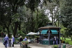Vor der Villa Borghese