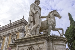 Mächtige Statuen