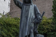 etwas düster