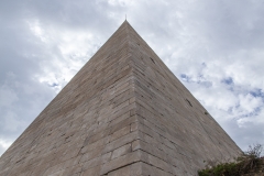 Cestius Pyramide. Die letzte der Pyramiden in Rom